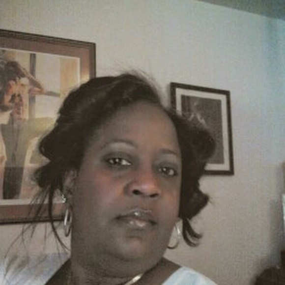 Meet your Posher, Stephanie - Picture 1 of 1